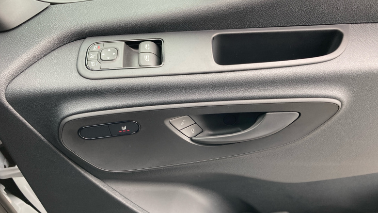 Mercedes-Benz Sprinter E314 L2 Electric Rwd 100kW 81kWh Pro Van Auto